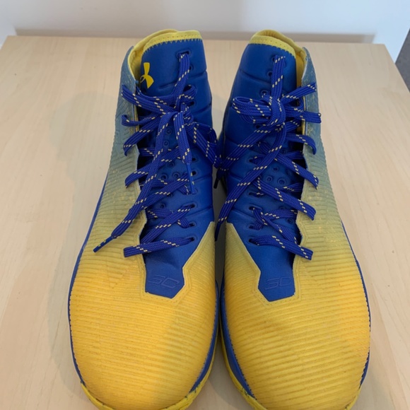 Athletic_Shoes